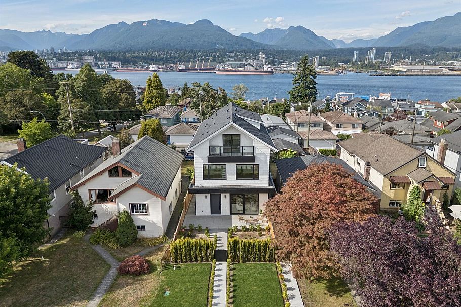 1 2815 Trinity Street Vancouver, BC - 2