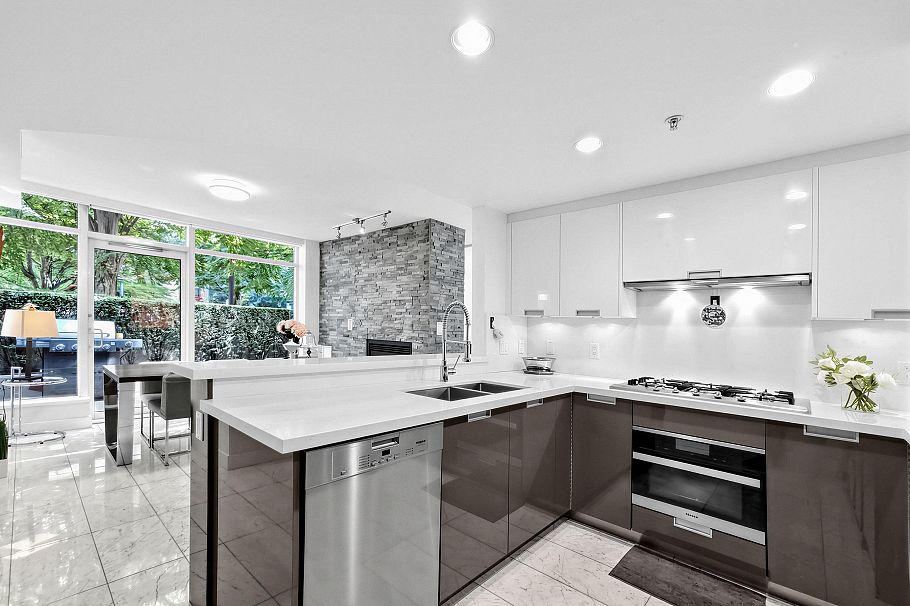 1211 W Cordova Street Vancouver, BC - 12