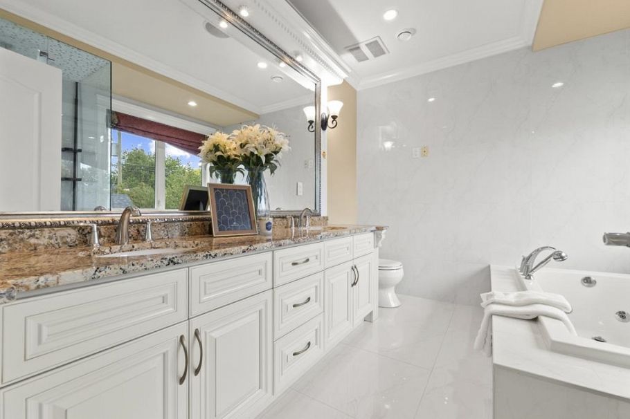 4077 W 13th Avenue Vancouver, BC - 18