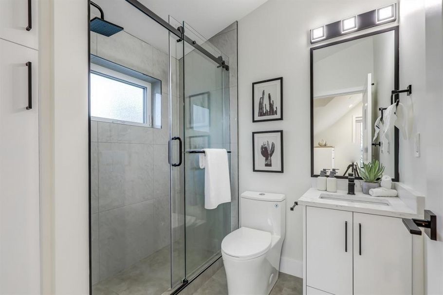 2 3695 E 26 Avenue Vancouver, BC - 26