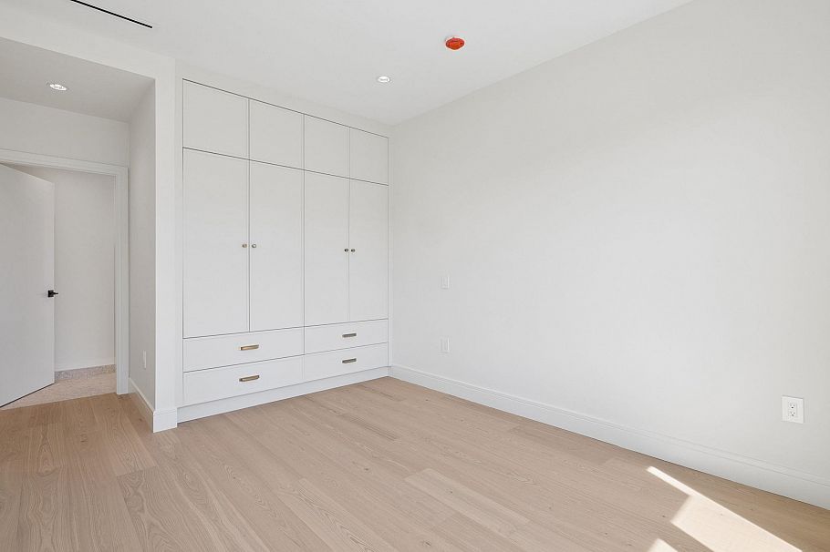 1 2815 Trinity Street Vancouver, BC - 25