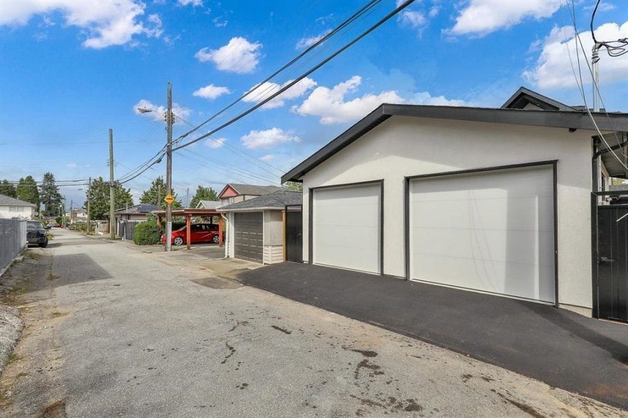 2 3695 E 26 Avenue Vancouver, BC - 31