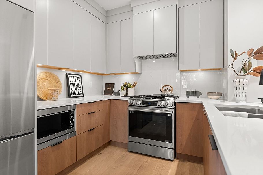 1 1368 Park Drive Vancouver, BC - 6