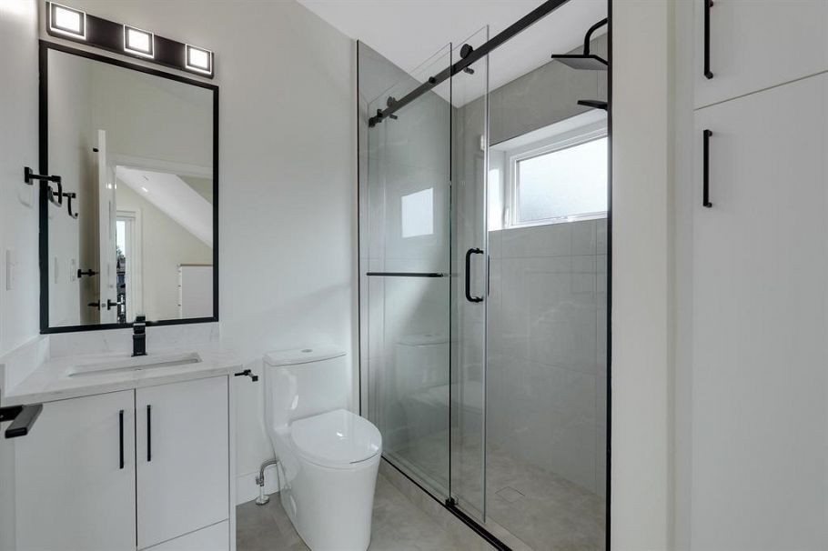 2 3695 E 26 Avenue Vancouver, BC - 23