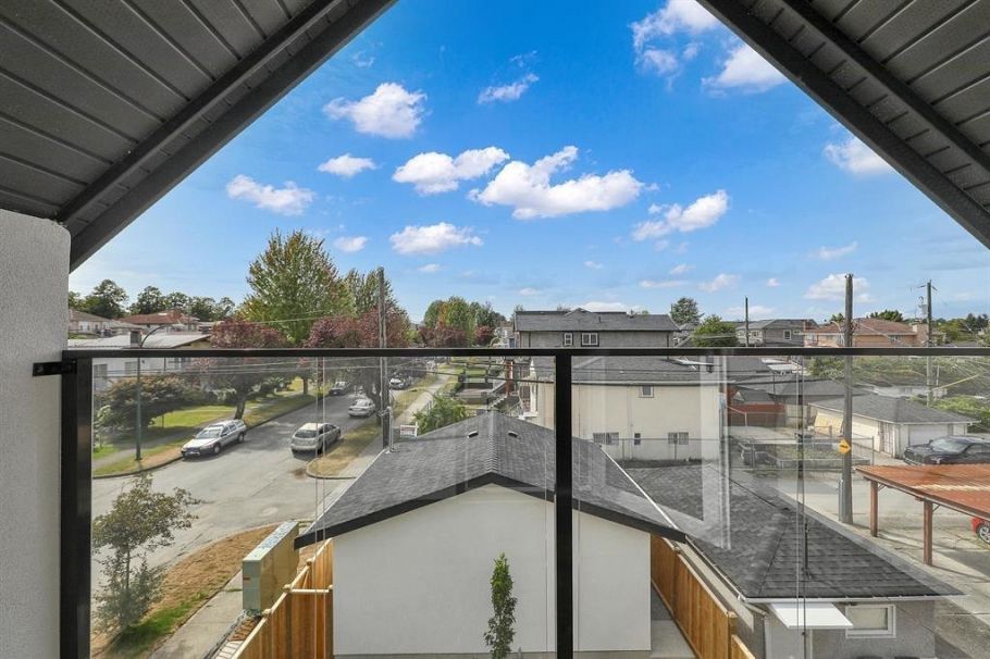 2 3695 E 26 Avenue Vancouver, BC - 29