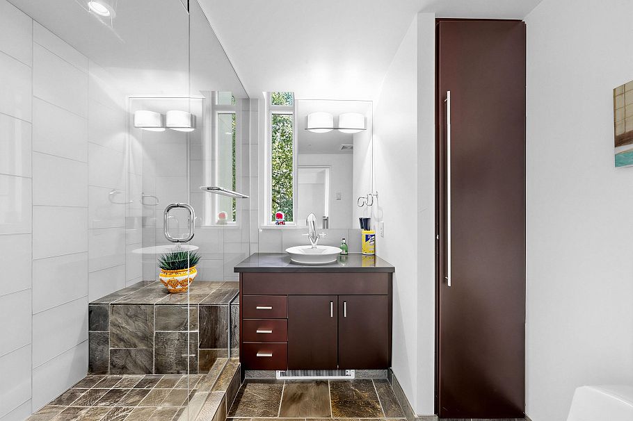 1211 W Cordova Street Vancouver, BC - 28