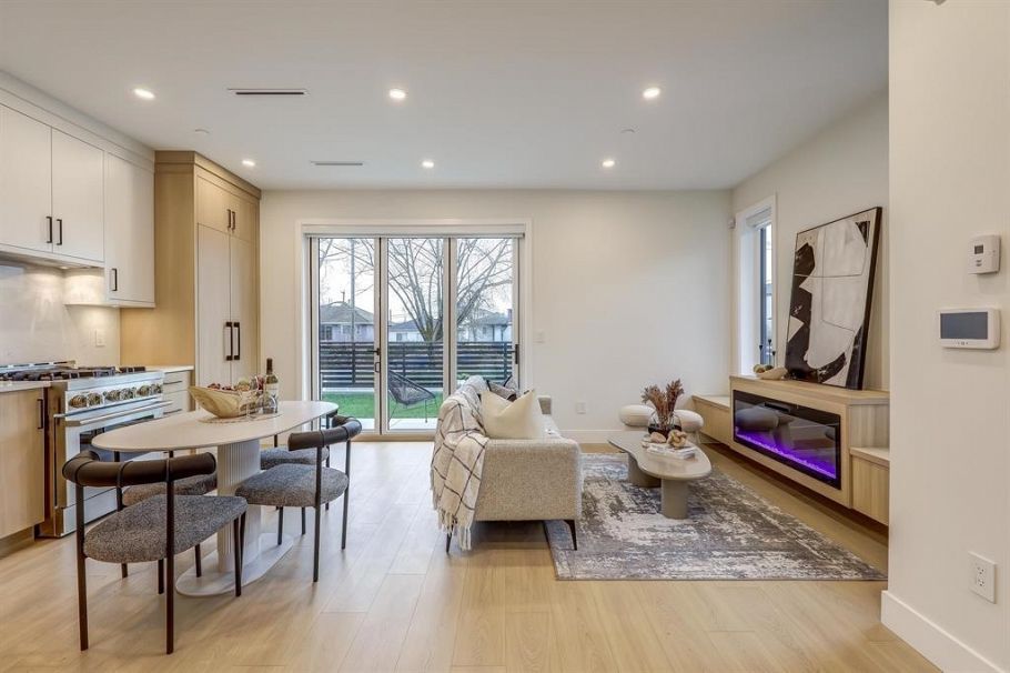 2 3695 E 26 Avenue Vancouver, BC - 9
