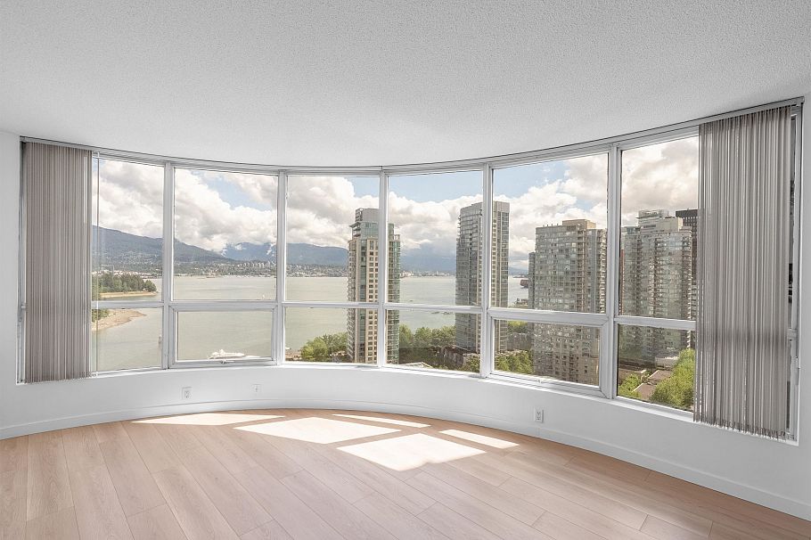 2102 588 Broughton Street Vancouver, BC - 2