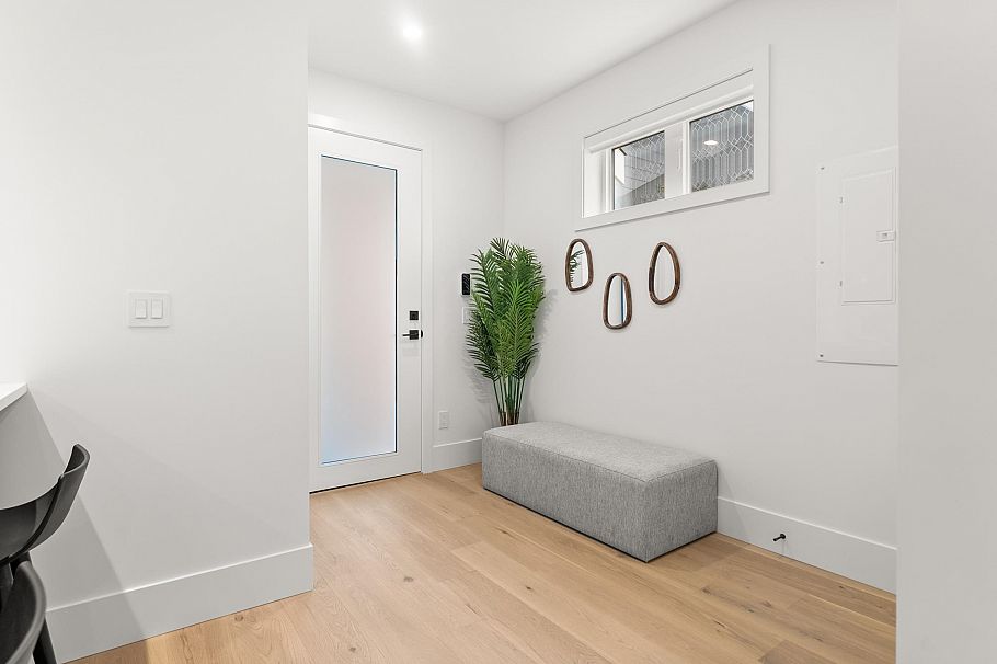 1 1368 Park Drive Vancouver, BC - 18