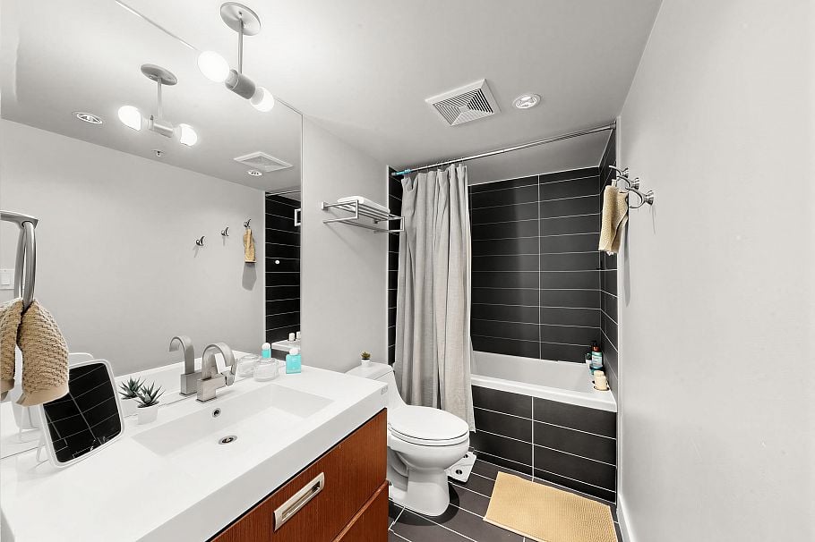 901 1055 Richards Street Vancouver, BC - 7