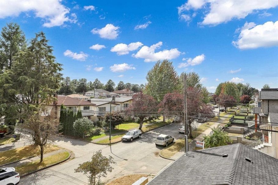 2 3695 E 26 Avenue Vancouver, BC - 32