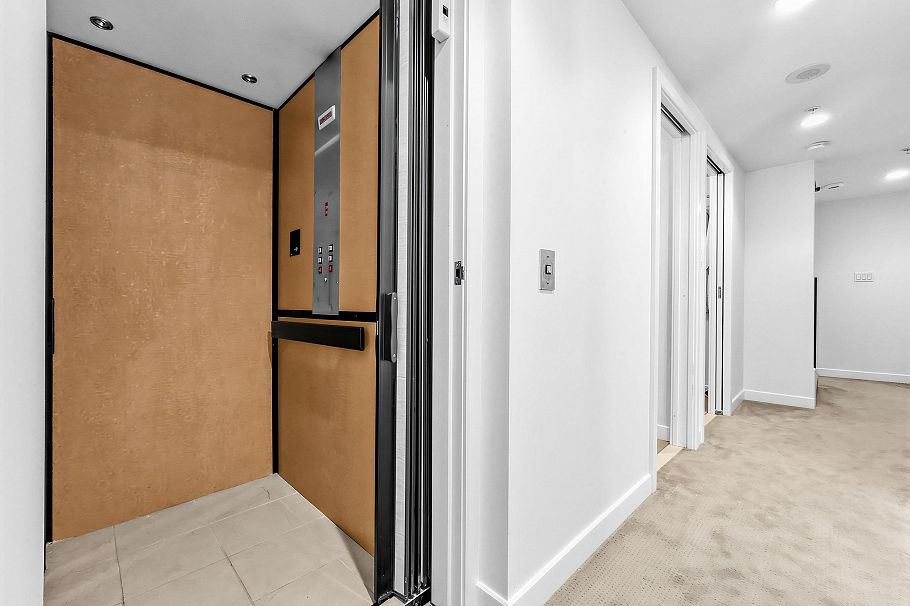 1211 W Cordova Street Vancouver, BC - 24