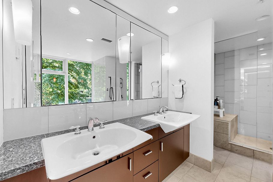 1211 W Cordova Street Vancouver, BC - 17