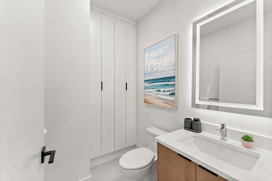 1 1368 Park Drive Vancouver, BC - 19