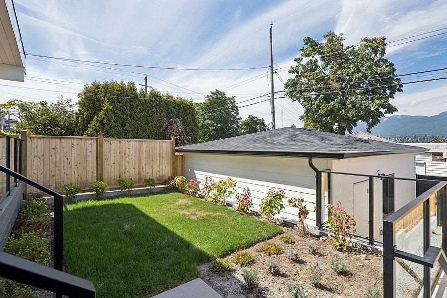 2 2815 Trinity Street Vancouver, BC - 35