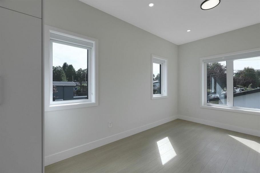 2 3695 E 26 Avenue Vancouver, BC - 17