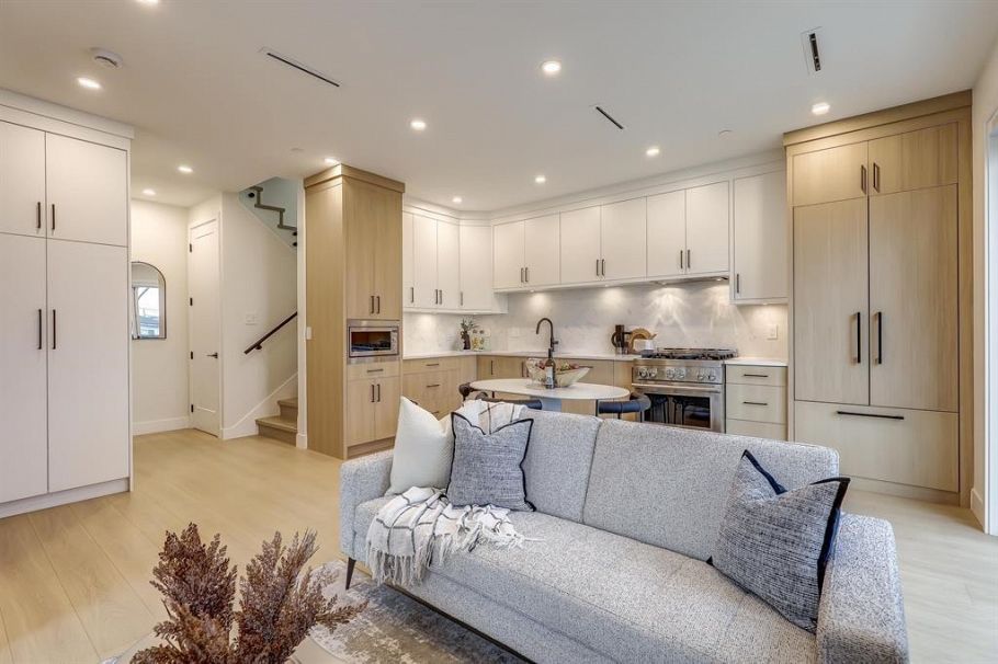 2 3695 E 26 Avenue Vancouver, BC - 3