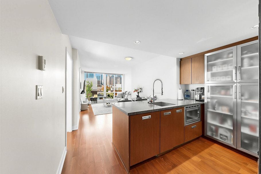 901 1055 Richards Street Vancouver, BC - 14