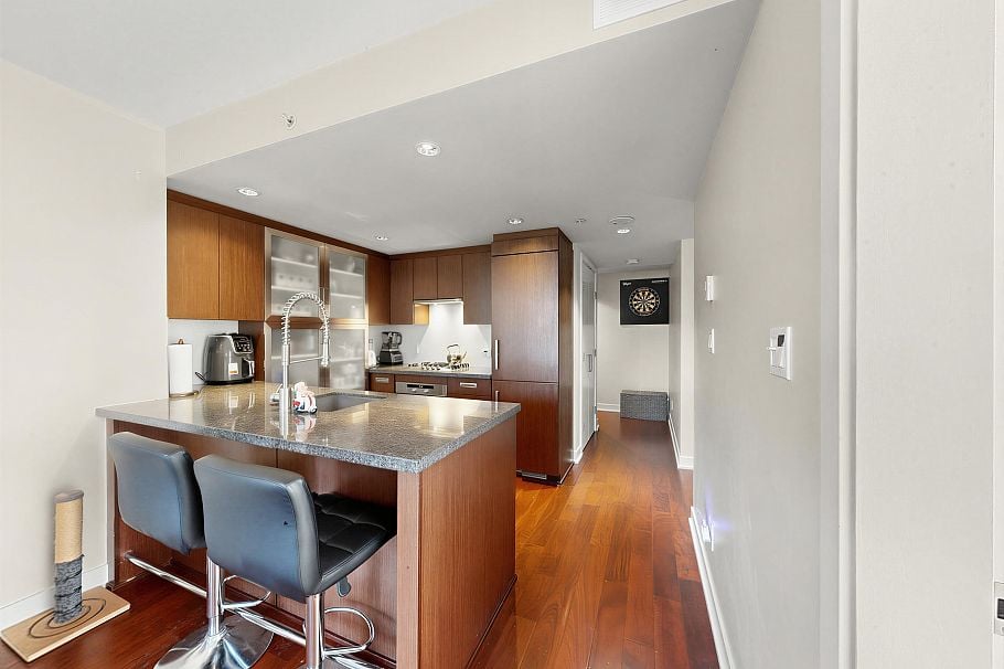 901 1055 Richards Street Vancouver, BC - 17