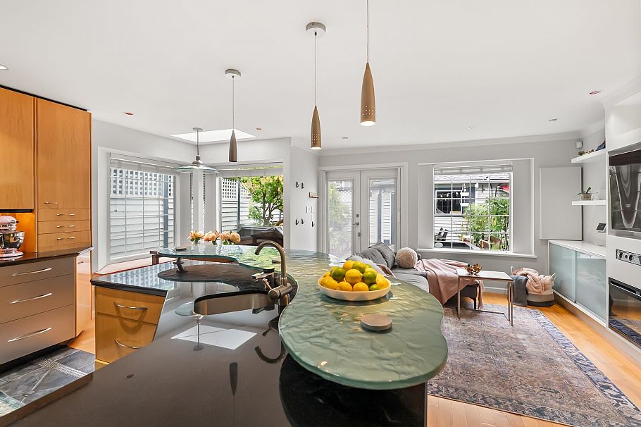 2146 W 14th Avenue Vancouver, BC - 19