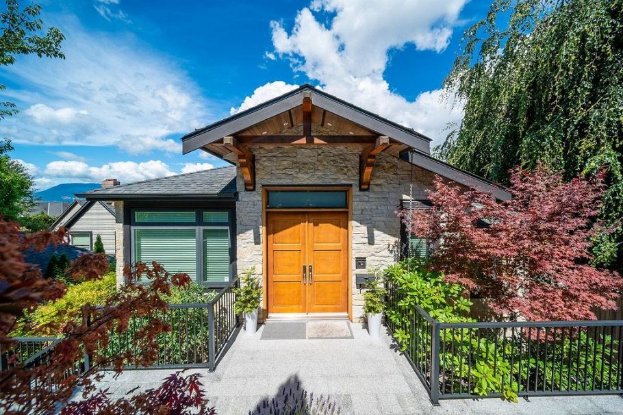 4578 Puget Drive Vancouver, BC - 5