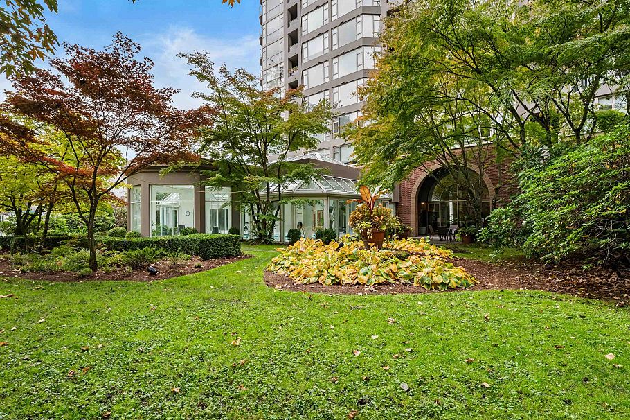 501 1327 E Keith Road North Vancouver, BC - 30