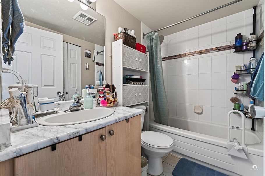 301 1099 W 71st Avenue Vancouver, BC - 10