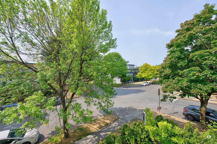 301 1099 W 71st Avenue Vancouver, BC - 29