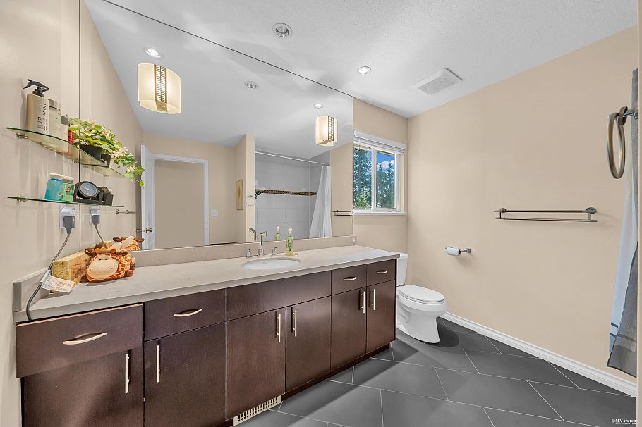 3898 Fromme Road North Vancouver, BC - 36
