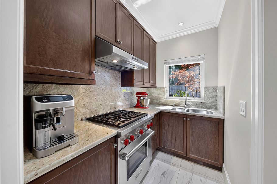 4578 Puget Drive Vancouver, BC - 12
