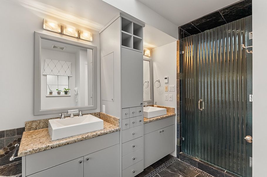 2146 W 14th Avenue Vancouver, BC - 35