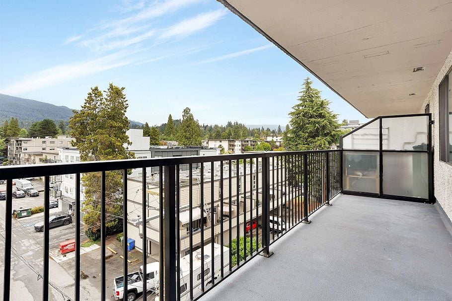303 150 E 15th Street North Vancouver, BC - 16