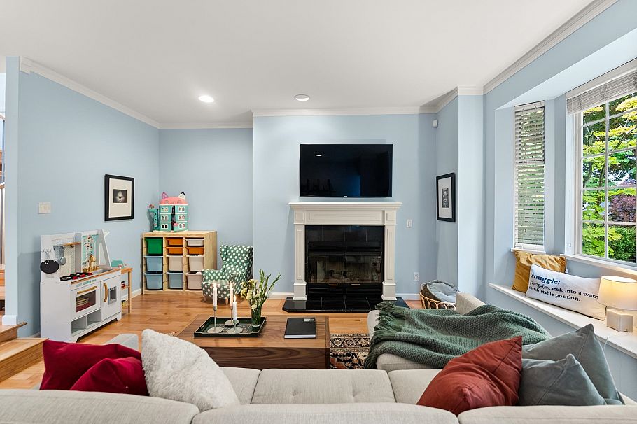 2146 W 14th Avenue Vancouver, BC - 1