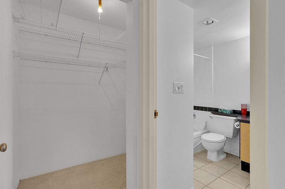 303 150 E 15th Street North Vancouver, BC - 15