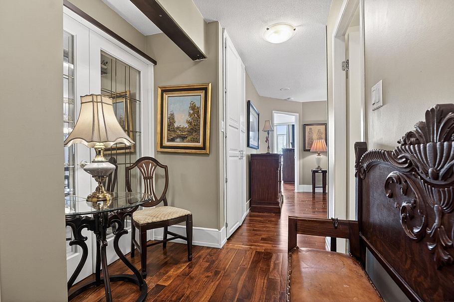 501 1327 E Keith Road North Vancouver, BC - 3