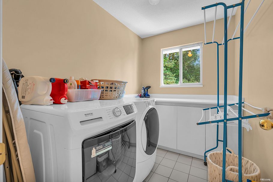 3898 Fromme Road North Vancouver, BC - 39