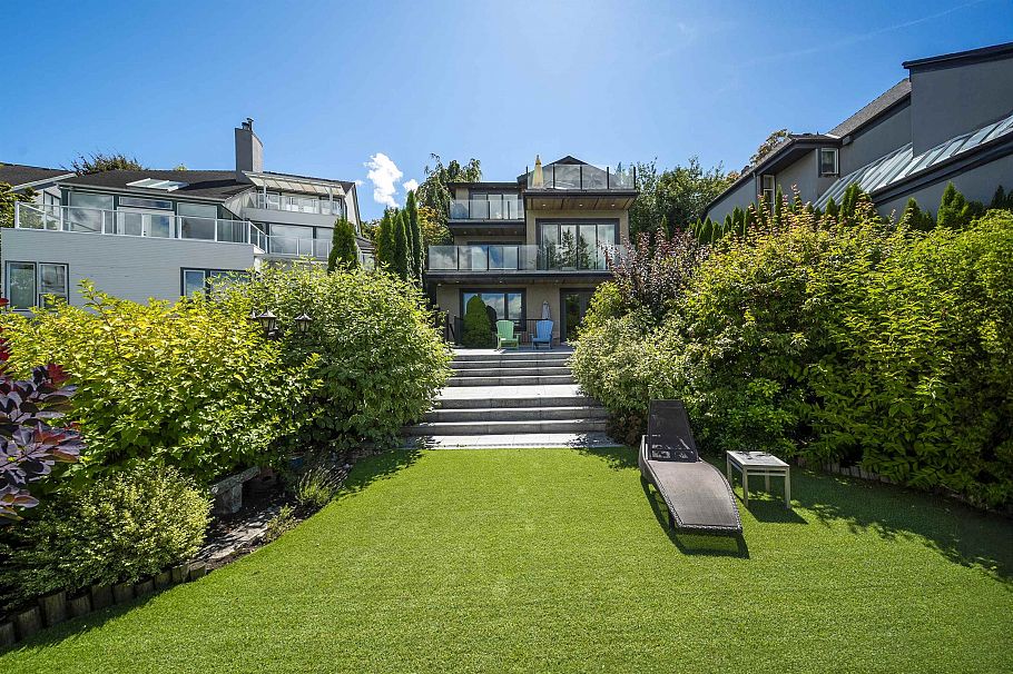 4578 Puget Drive Vancouver, BC - 1