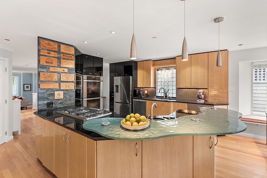 2146 W 14th Avenue Vancouver, BC - 17