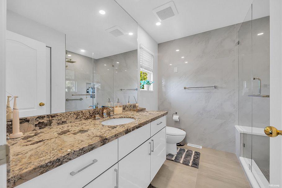 3898 Fromme Road North Vancouver, BC - 37