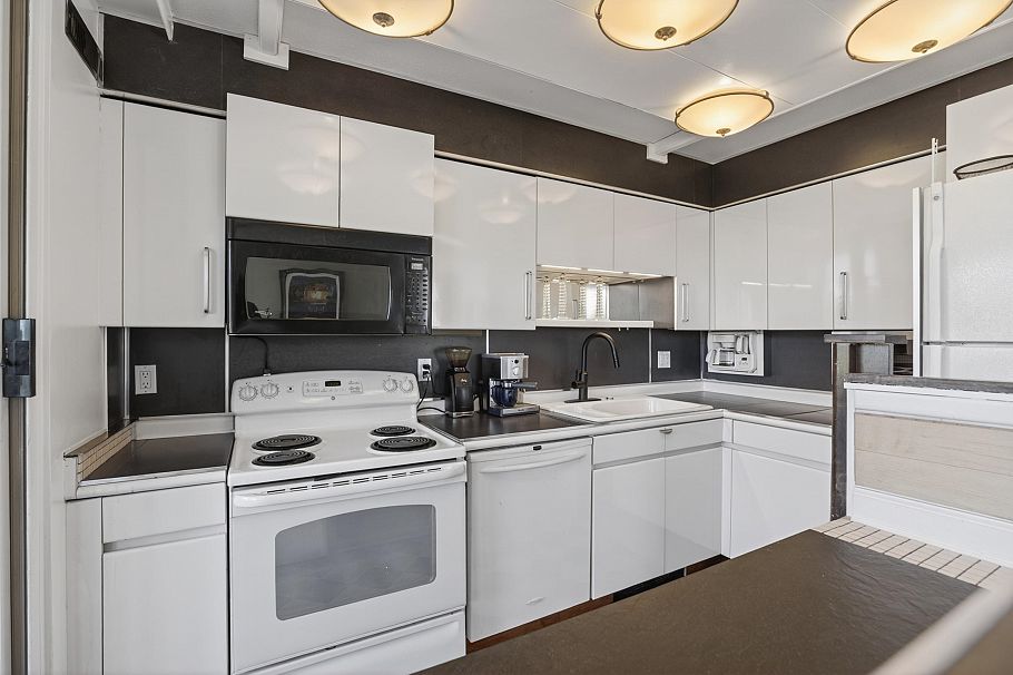 501 1327 E Keith Road North Vancouver, BC - 17