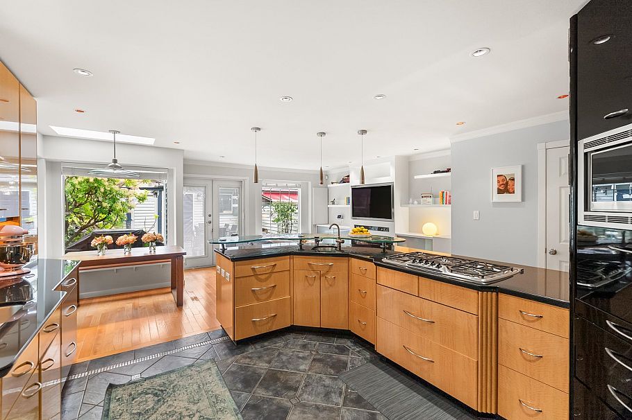 2146 W 14th Avenue Vancouver, BC - 21