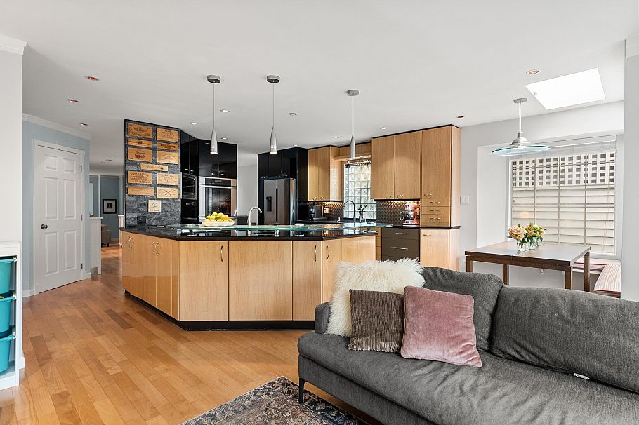 2146 W 14th Avenue Vancouver, BC - 16
