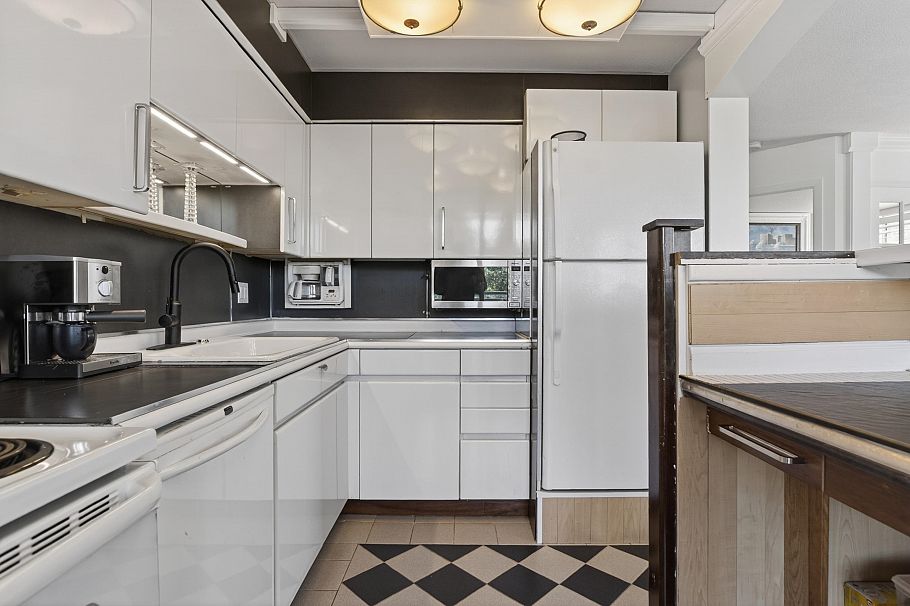 501 1327 E Keith Road North Vancouver, BC - 18