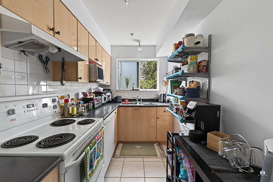 301 1099 W 71st Avenue Vancouver, BC - 9