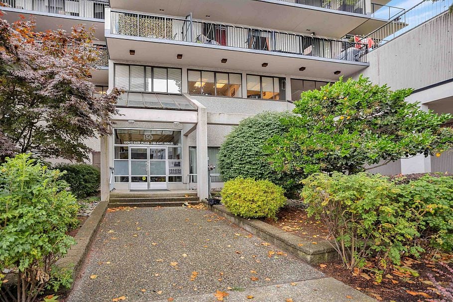303 150 E 15th Street North Vancouver, BC - 1