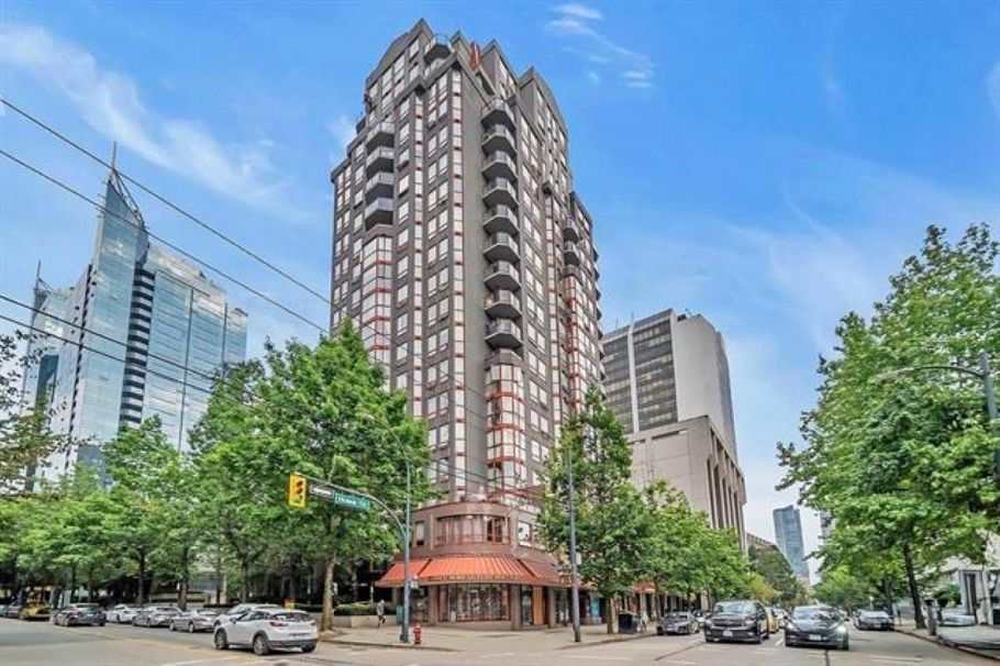 208 811 Helmcken Street Vancouver, BC - 1