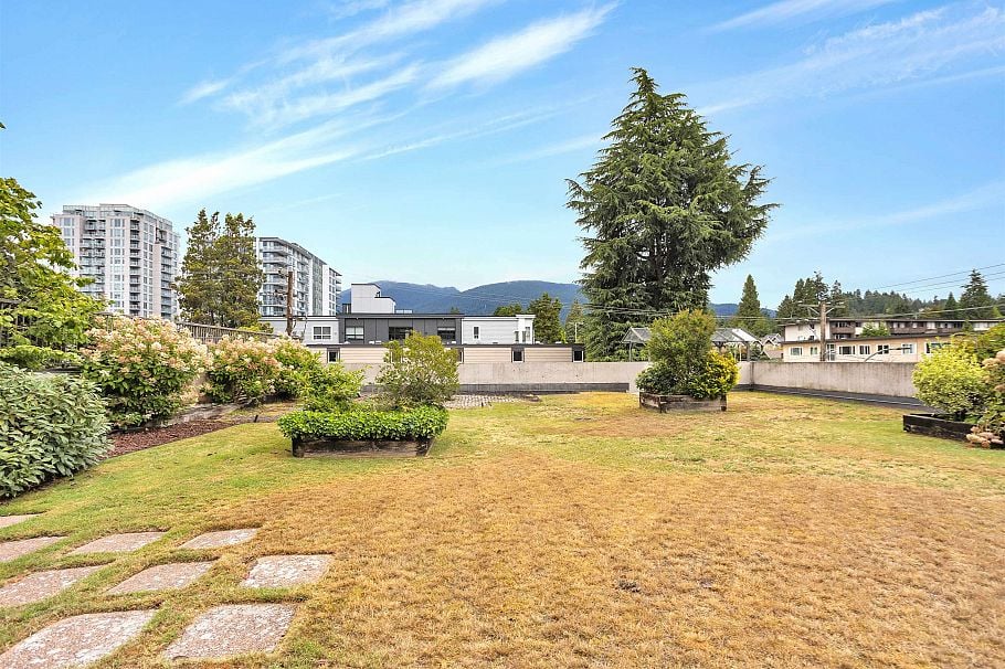 303 150 E 15th Street North Vancouver, BC - 18
