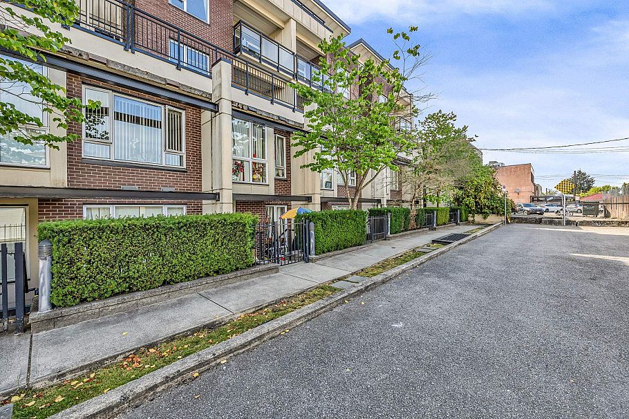 55 2239 Kingsway Vancouver, BC - 3