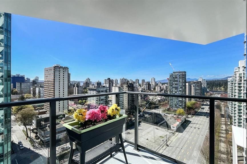 170X 620 CARDERO STREET, Vancouver BC V6G 0C7 Vancouver, BC - 1