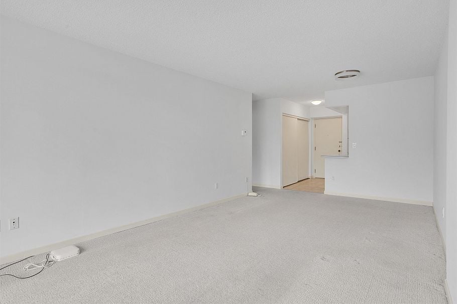 303 150 E 15th Street North Vancouver, BC - 9